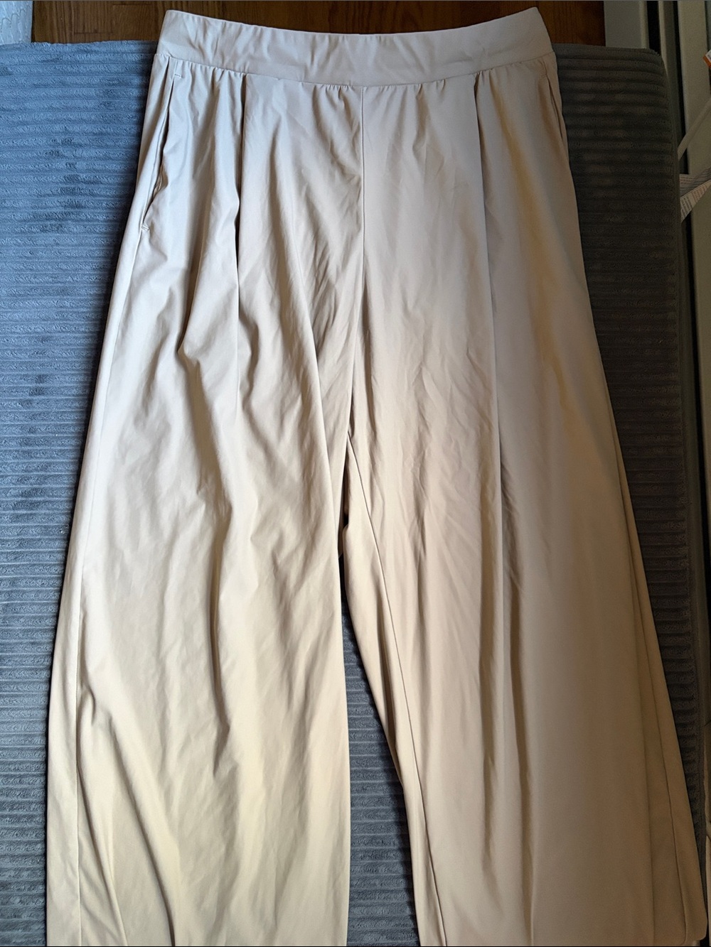 Uniqlo Women's Straight-Leg Elastic-Waist Pants in Khaki